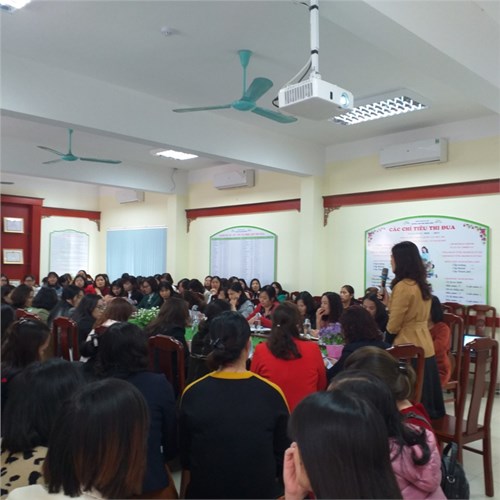 Trường mầm non Bình Minh với công tác thực hiện chuyên đề ứng dụng giáo cụ Montessori vào giảng dạy.